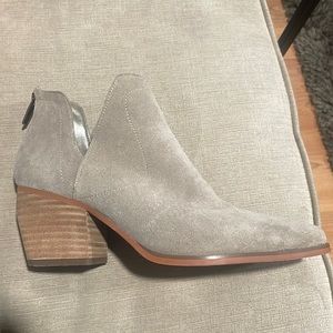 Vince Camuto VP Doralli Ankle Bootie- SIZE 8